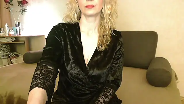 Natasha Nannette online show from December 3, 6:51 pm