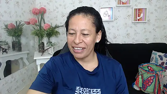 Snapshot of mature_martina chatting on March 17, 12:04 pm mature martina online show from March 17, 12:04 pm