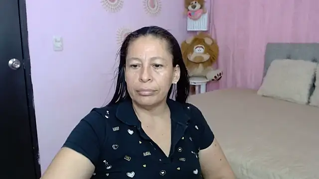 Snapshot of mature_martina chatting on October 6, 10:10 pm mature martina online show from October 6, 10:10 pm