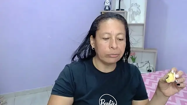 Snapshot of mature_martina chatting on October 24, 11:37 pm mature martina online show from October 24, 11:37 pm