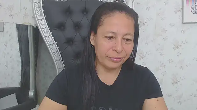 Snapshot of mature_martina chatting on November 29, 11:43 am mature martina online show from November 29, 11:43 am