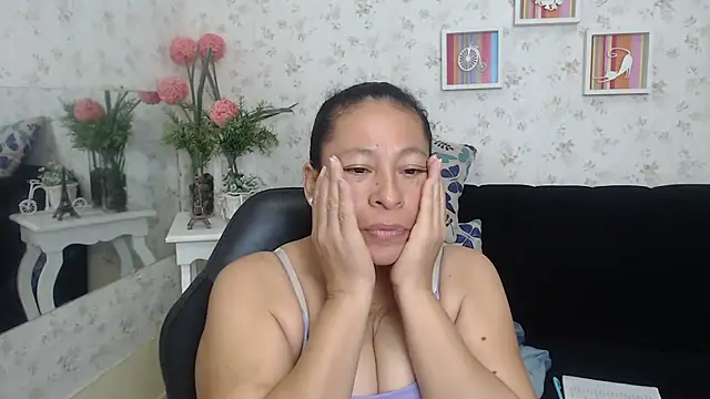 Snapshot of mature_martina chatting on March 18, 11:55 am mature martina online show from March 18, 11:55 am