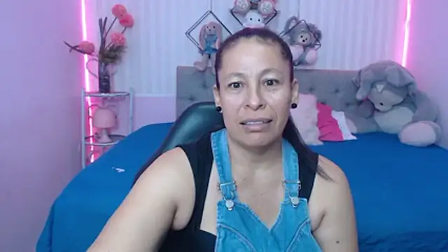 mature martina online show from May 29, 12:00 pm