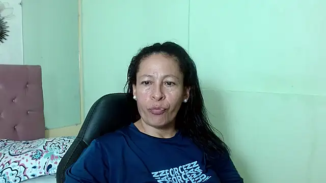 Snapshot of mature_martina chatting on March 10, 11:27 pm mature martina online show from March 10, 11:27 pm