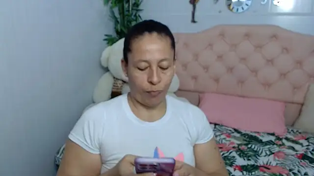 Snapshot of mature_martina chatting on September 19, 9:52 pm mature martina online show from September 19, 9:52 pm