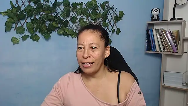 Snapshot of mature_martina chatting on November 17, 5:39 pm mature martina online show from November 17, 5:39 pm
