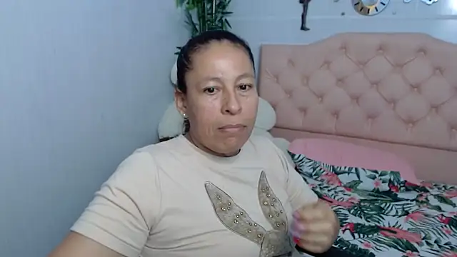 Snapshot of mature_martina chatting on September 26, 11:11 pm mature martina online show from September 26, 11:11 pm