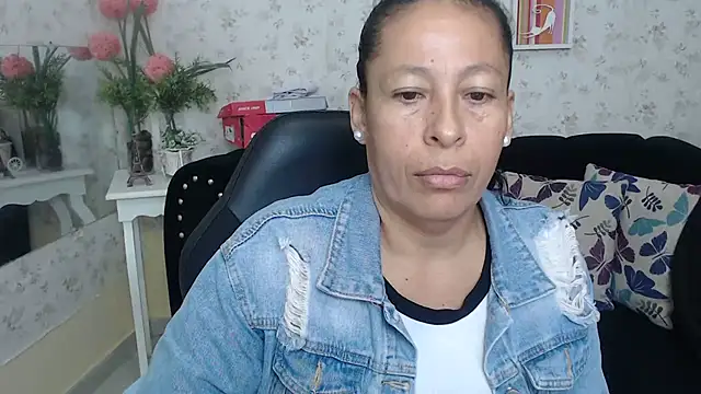 Snapshot of mature_martina chatting on March 21, 12:06 pm mature martina online show from March 21, 12:06 pm