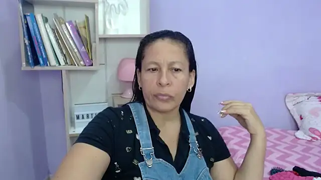 Snapshot of mature_martina chatting on November 7, 10:13 pm mature martina online show from November 7, 10:13 pm