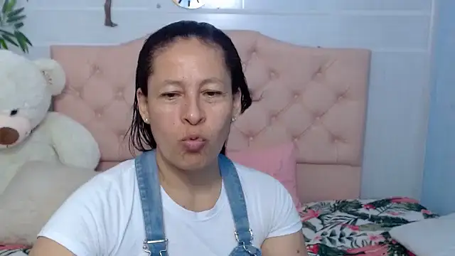 Snapshot of mature_martina chatting on September 9, 10:41 pm mature martina online show from September 9, 10:41 pm