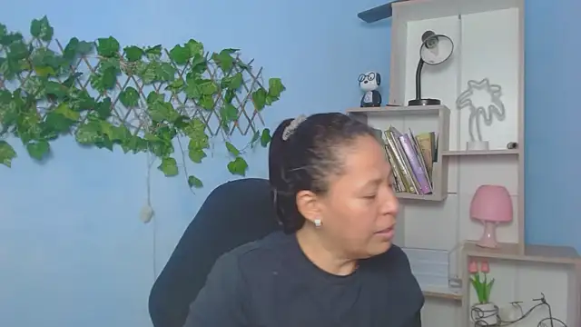 Snapshot of mature_martina chatting on December 5, 7:12 pm mature martina online show from December 5, 7:12 pm