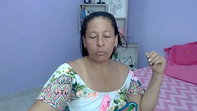 Snapshot of mature_martina chatting on October 25, 9:59 pm mature martina online show from October 25, 9:59 pm