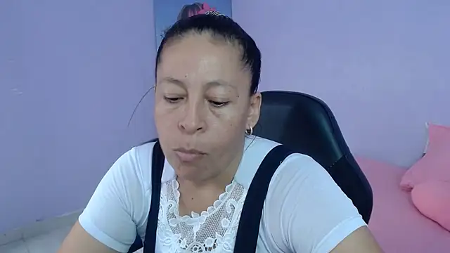 Snapshot of mature_martina chatting on November 27, 6:30 pm mature martina online show from November 27, 6:30 pm
