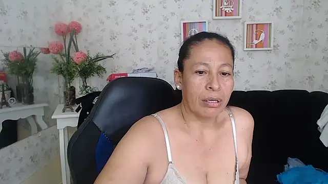 Snapshot of mature_martina chatting on March 21, 6:18 pm mature martina online show from March 21, 6:18 pm