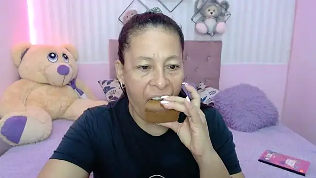 Snapshot of mature_martina chatting on November 18, 5:16 pm mature martina online show from November 18, 5:16 pm