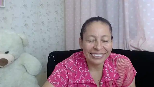 Snapshot of mature_martina chatting on December 2, 7:04 pm mature martina online show from December 2, 7:04 pm