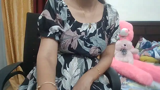Snapshot of Sexy_iknoor chatting on July 7, 6:47 am Sexy iknoor online show from July 7, 6:47 am