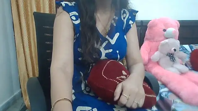 Snapshot of Sexy_iknoor chatting on June 18, 10:20 am Sexy iknoor online show from June 18, 10:20 am