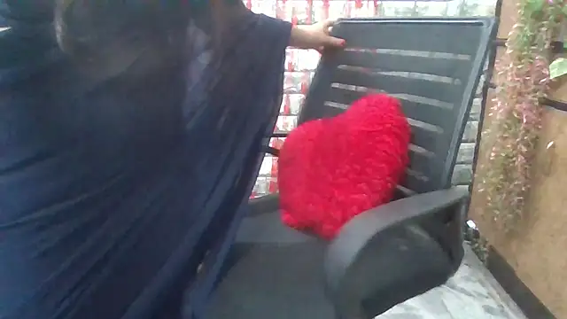 Snapshot of Sexy_iknoor chatting on March 13, 7:42 am Sexy iknoor online show from March 13, 7:42 am