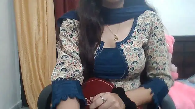 Snapshot of Sexy_iknoor chatting on June 16, 5:29 am Sexy iknoor online show from June 16, 5:29 am