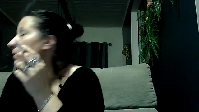 Snapshot of feline27 chatting on January 31, 10:19 pm feline27 online show from January 31, 10:19 pm