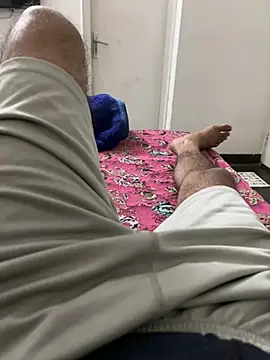 yourheroforfun online show from December 5, 7:00 pm