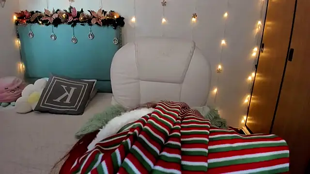 Snapshot of damn_that_booty chatting on December 21, 2:19 pm damn that booty online show from December 21, 2:19 pm