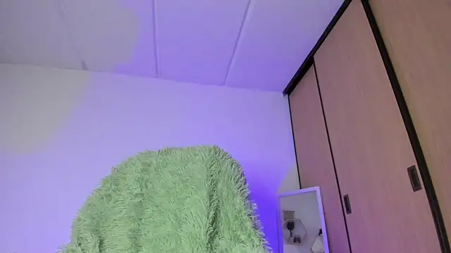 damn that booty online show from January 17, 11:17 am
