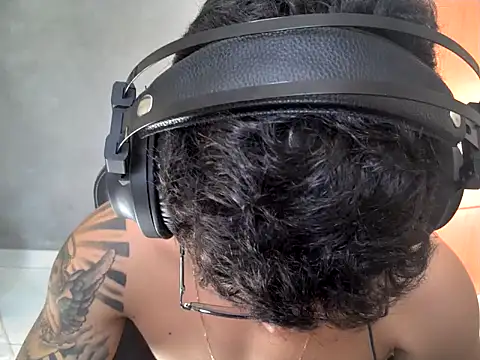 Gust027 online show from April 15, 4:33 pm