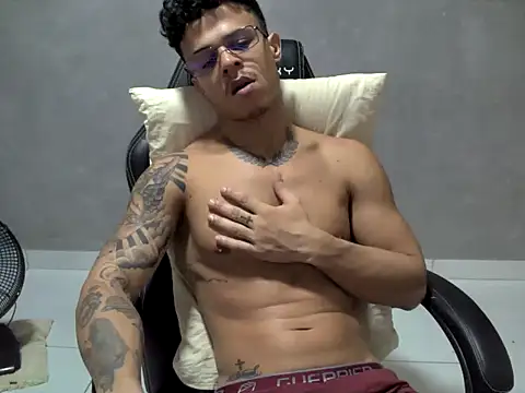 Gust027 online show from April 13, 2:26 am