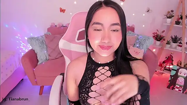 Zara uwu  online show from October 6, 11:33 am