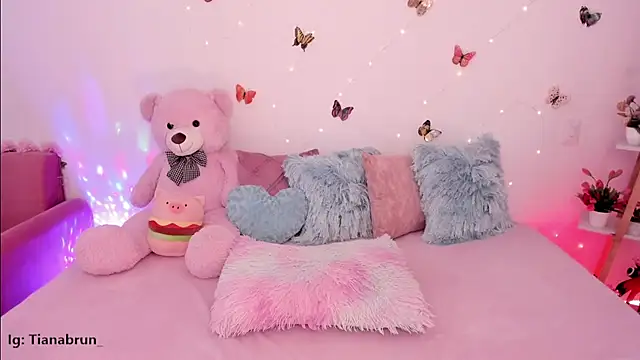 Zara uwu  online show from November 22, 12:15 pm