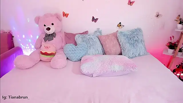 Zara uwu  online show from November 13, 10:41 am