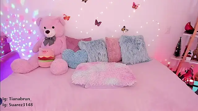 Zara uwu  online show from March 4, 3:26 pm