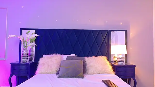 Margaret Saunders online show from December 18, 7:40 pm