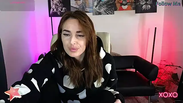 Snapshot of xx_adrihanna_xx chatting on March 4, 5:13 pm xx adrihanna xx online show from March 4, 5:13 pm
