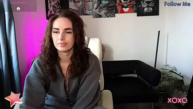 Snapshot of xx_adrihanna_xx chatting on February 14, 6:12 am xx adrihanna xx online show from February 14, 6:12 am