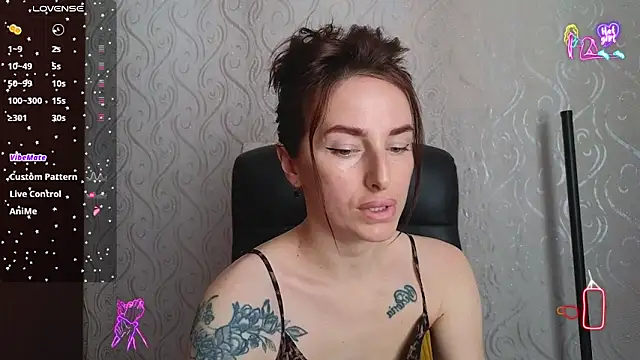 Snapshot of xx_adrihanna_xx chatting on June 8, 6:03 am xx adrihanna xx online show from June 8, 6:03 am