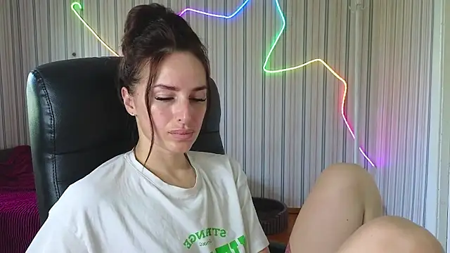 Snapshot of xx_adrihanna_xx chatting on July 1, 8:25 am xx adrihanna xx online show from July 1, 8:25 am