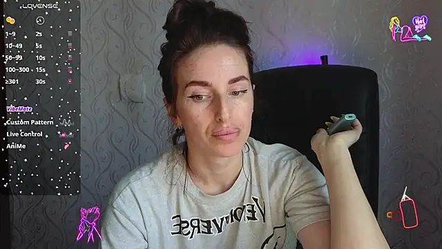 Snapshot of xx_adrihanna_xx chatting on June 3, 4:33 pm xx adrihanna xx online show from June 3, 4:33 pm