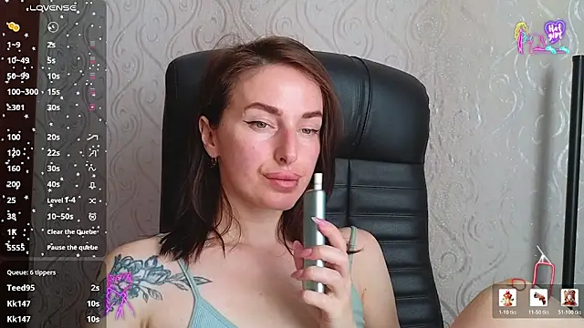 Snapshot of xx_adrihanna_xx chatting on June 12, 4:43 am xx adrihanna xx online show from June 12, 4:43 am