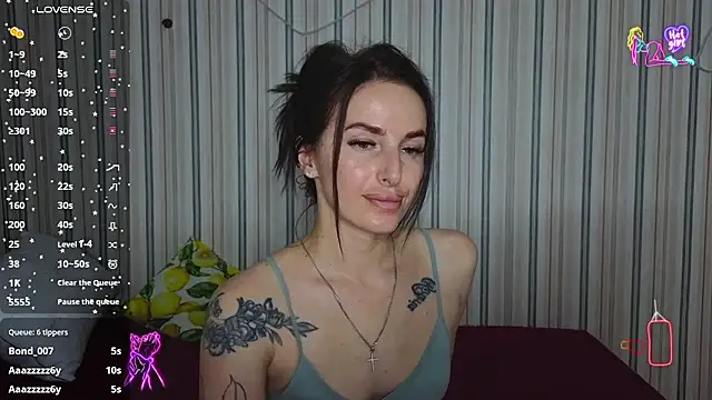 Snapshot of xx_adrihanna_xx chatting on June 26, 6:14 pm xx adrihanna xx online show from June 26, 6:14 pm