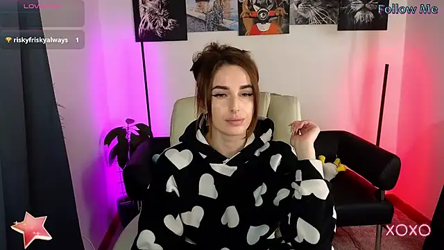 Snapshot of xx_adrihanna_xx chatting on March 18, 5:55 pm xx adrihanna xx online show from March 18, 5:55 pm