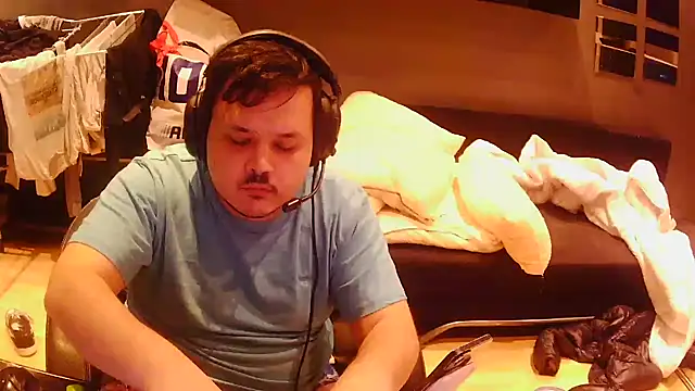 Snapshot of Bebemickey75 chatting on November 30, 12:22 am Bebemickey75 online show from November 30, 12:22 am