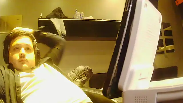 Snapshot of Bebemickey75 chatting on December 17, 5:23 am Bebemickey75 online show from December 17, 5:23 am