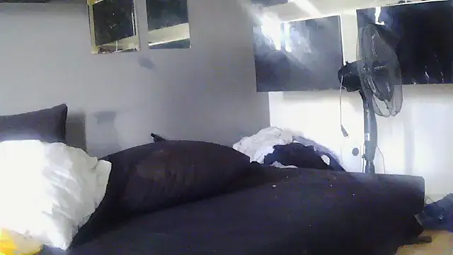 Snapshot of Bebemickey75 chatting on November 4, 3:27 pm Bebemickey75 online show from November 4, 3:27 pm