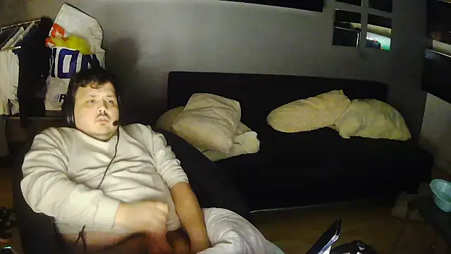 Snapshot of Bebemickey75 chatting on November 28, 10:21 pm Bebemickey75 online show from November 28, 10:21 pm