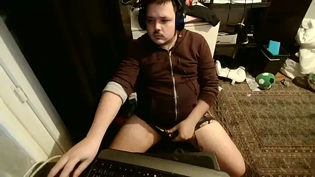 Snapshot of Bebemickey75 chatting on February 15, 4:36 am Bebemickey75 online show from February 15, 4:36 am