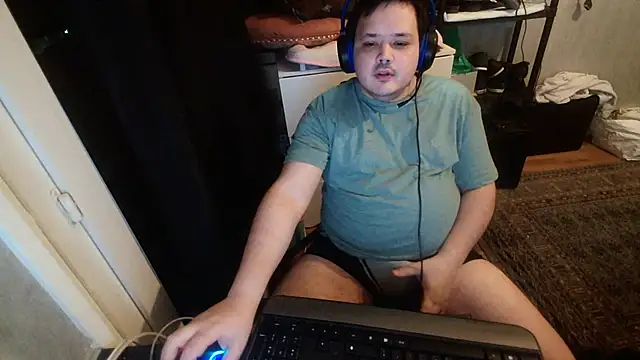 Snapshot of Bebemickey75 chatting on February 3, 6:39 pm Bebemickey75 online show from February 3, 6:39 pm