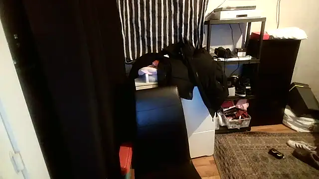 Snapshot of Bebemickey75 chatting on February 20, 9:09 pm Bebemickey75 online show from February 20, 9:09 pm